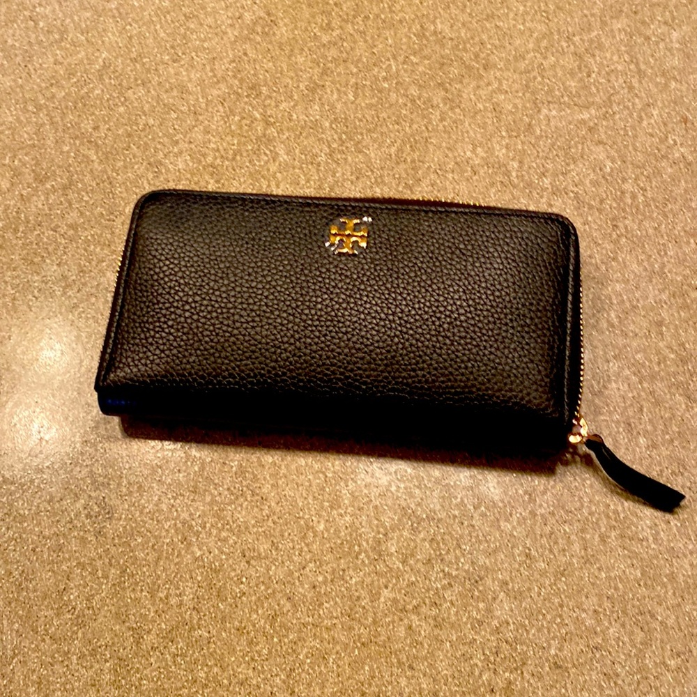 Tory Burch Leather Continental Wallet NWOT